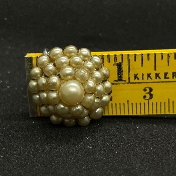 Vintage Triad pyramid screw-on seed pearl earrings - Picture 3 of 3